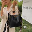 Bolsa de Couro Cachecol Elegance - Oferta Especial Bolsa feminina Wiio, Franco Center 